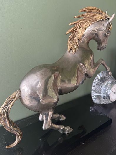 horse statue