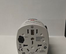SKROSS world adapter with 4usb ports (5v and 4.8AMP)