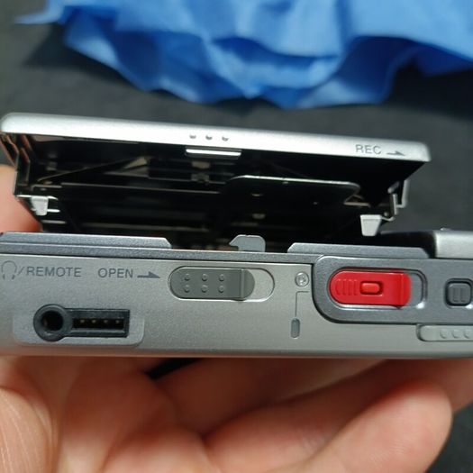 Sony MZ-R30 MiniDisc player from 1997