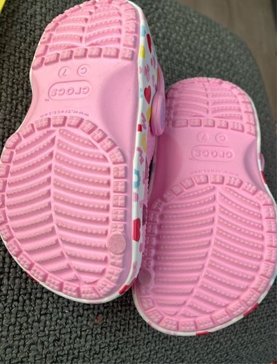 Toddlers Minnie Mouse Crocs (Size 7)