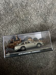 James Bond Aston Martin DB5 Tunderball