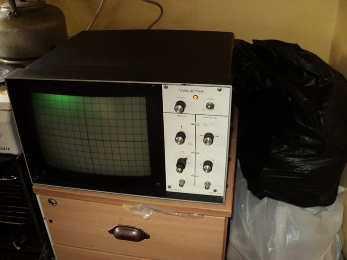 Vintage Wavetek 1901 c   oscilloscope .