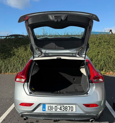 Volvo V40 2013 Automatic 1.6 TURBO PETROL Low kilometer 108,000km