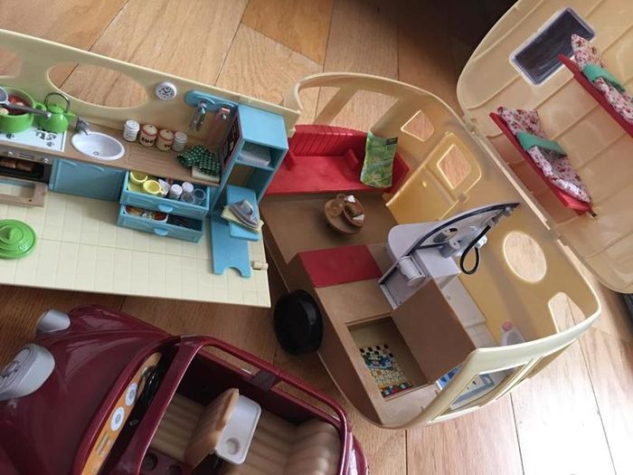 Sylvanian Families Caravan Holiday Home Brand New