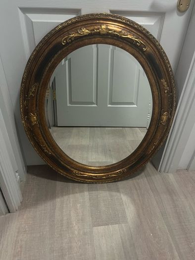 Round mirror