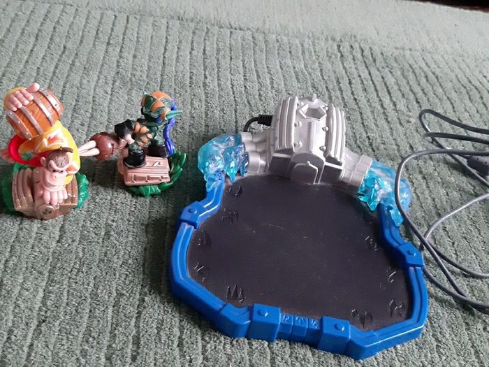 Nintendo Amiibo portal and 3 characters