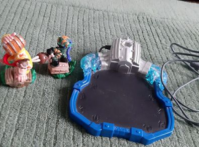 Nintendo Amiibo portal and 3 characters