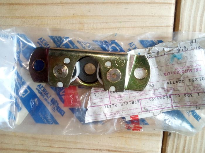 Genuine Fiat Ducato 1990-1994 Back Door Striker Plate 96204395