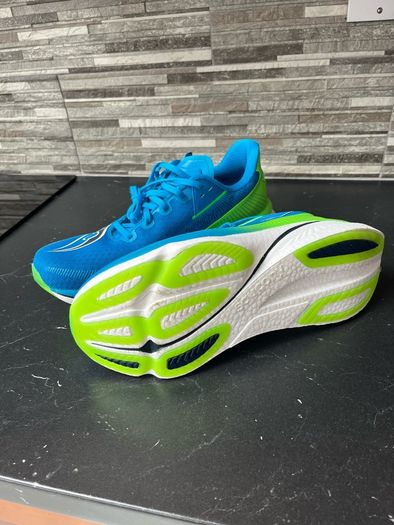 New Saucony Azura