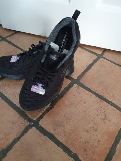 SKECHERS with memory foam - size 7