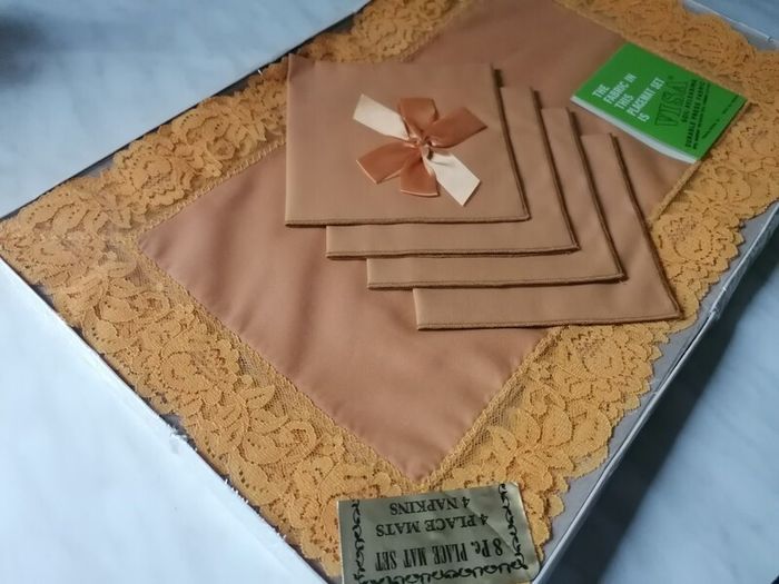 4 Placemats & 4 Napkins