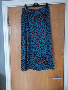 Dunnes  Stores  Gallery  Skirt.  S.14.     B.N.W.T.
