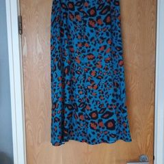 Dunnes  Stores  Gallery  Skirt.  S.14.     B.N.W.T.