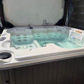 Calspas Hot Tub