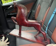 Free wooden horse