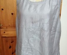 Ladies Jacques Vert beautiful silver grey plus size top like new.