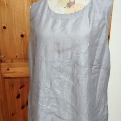 Ladies Jacques Vert beautiful silver grey plus size top like new.
