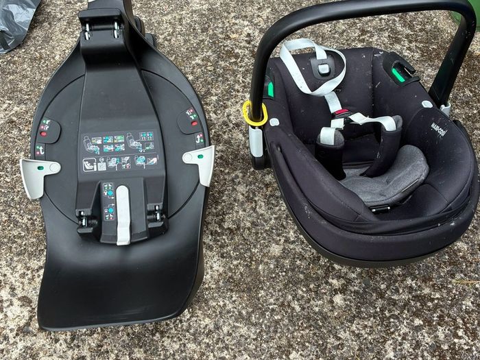 Maxi-Cosi Pebble 360 Car Seat and isofix