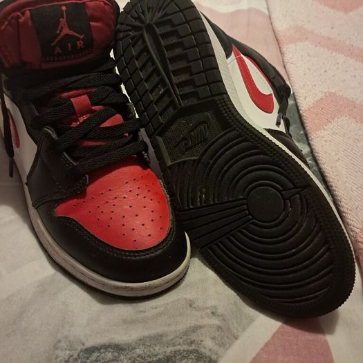 Jordans high top trainers unisex size 5