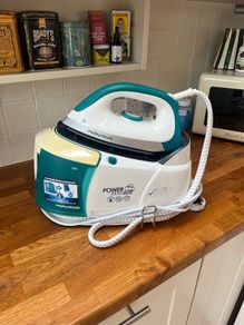 Morphy Richards steam iron