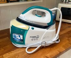 Morphy Richards steam iron