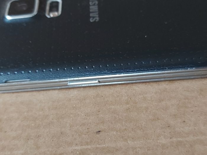 Samsung Galaxy S5, 16GB HDD, 4GB Ram,  3 network possibly, excellent cosmetic condition and working fine