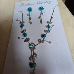 Costume  Necklace & Matching  Earrings.  Length  - 10"