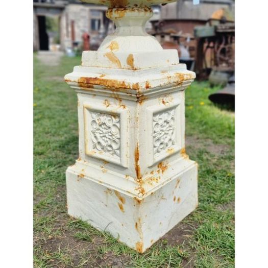 Urn Large Handles and Pedestal CH R 102 W