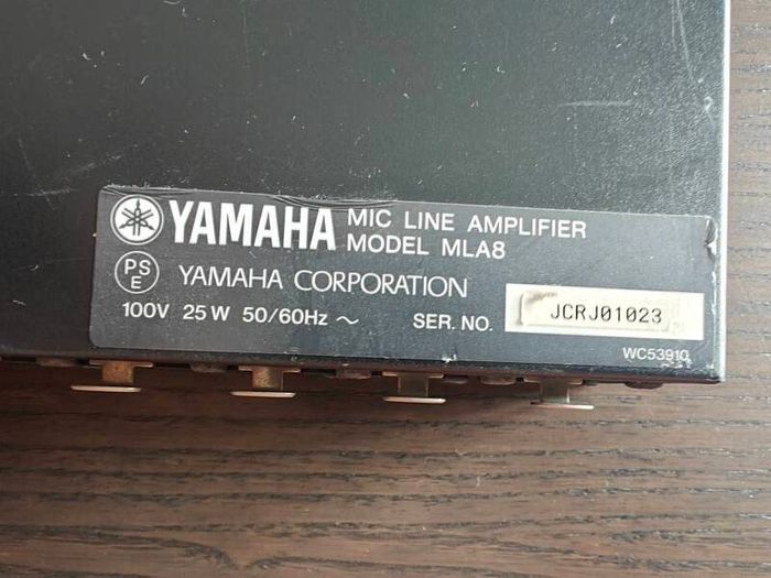 YAMAHA MLA8 analogue 8-channel studio preamp