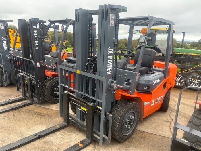 Diesel forklifts 2.5,3,3.5,5 ton available