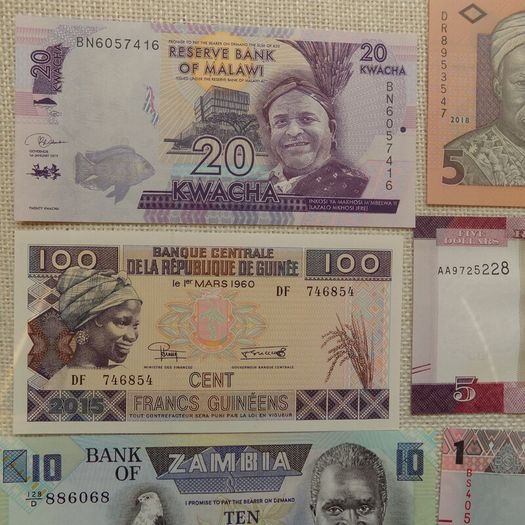Lot of 9 Uncirculated Banknotes from Africa.No 14.