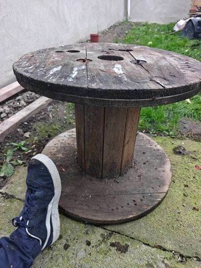 Wood cable reel