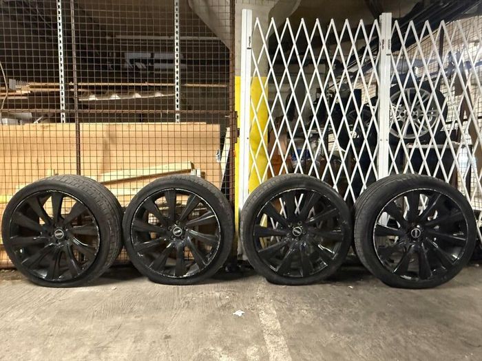 Range Rover 23 inch tyres
