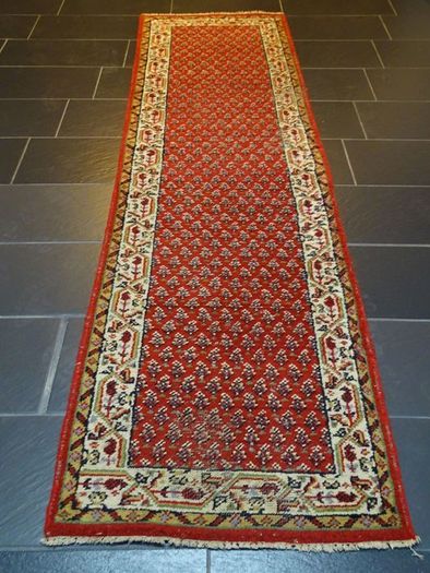Superb P.ersian Sarough Rug 2.75m x 0.8m (H)