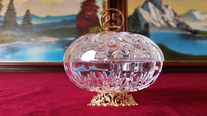 Killarney Crystal Cut Crystal Glass With Number 25 Lidded Jewelry Dish / Bowl With 22 Carat Gold Cover Handle and Footed Base Finishing Made In Ireland