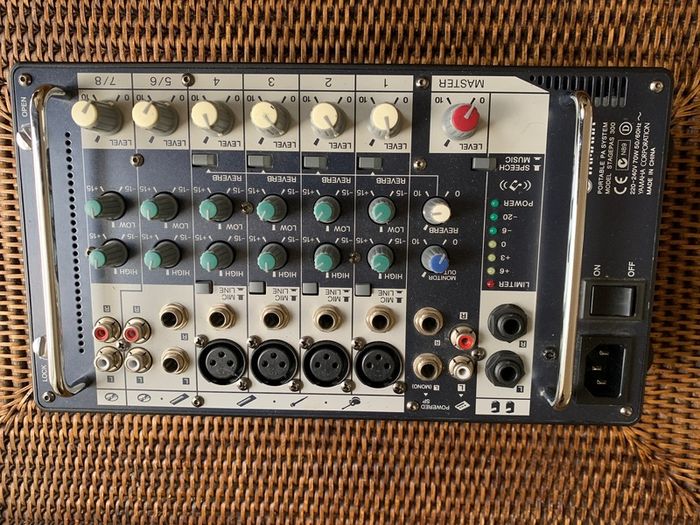YAMAHA STAGEPAS 300 in perfect working order.