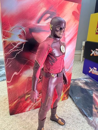 Hot Toys TMS009 1/6 The Flash Barry Allen Figure DC TV Series