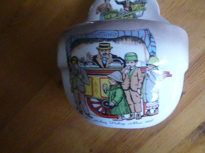 Vintage Staffordshire ....the Hokey pokey man font