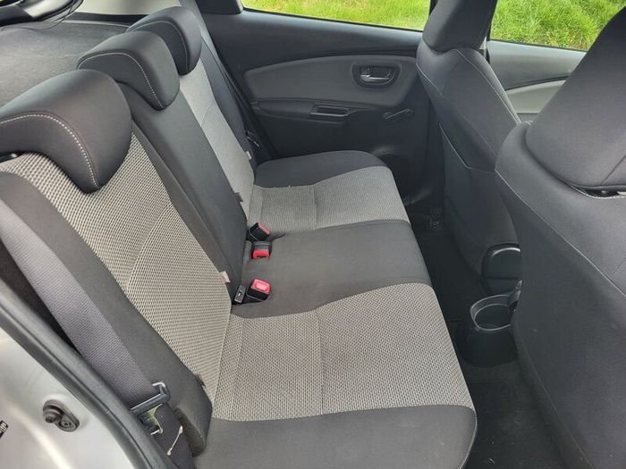 Hybrid Toyota Yaris 2015