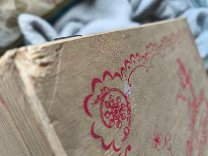 wooden keepsake box with Cherub and french inscriptions