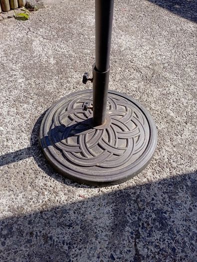 2 metre parasol plus base