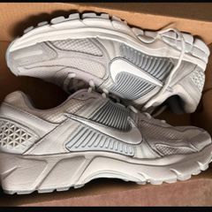 Womans Nike Zoom Vomero 5