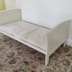 Toddler bed