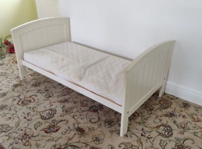 Toddler bed