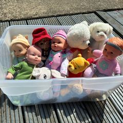 Free bundle of dolls and teddys