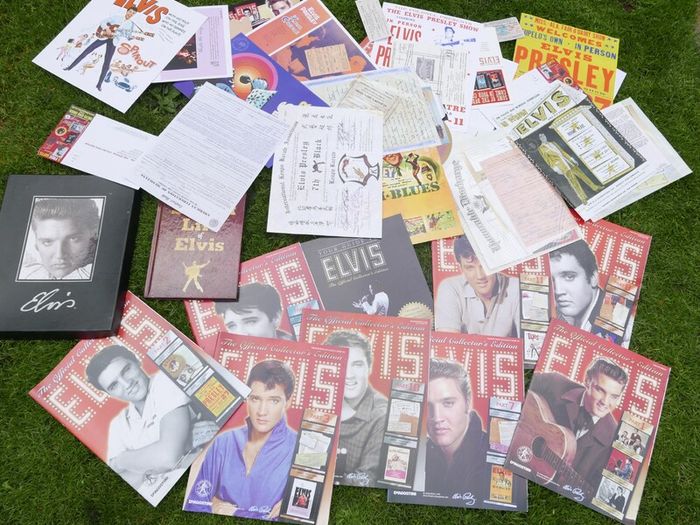 Elvis Presley Deagostini Collectors Box & Collectors Items
