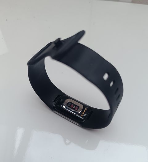 Fitbit Charge 6 + 3 Interchangeable Bands Bundle