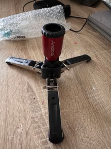 Tripod base for monopod