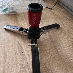 Tripod base for monopod
