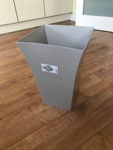 pot/ planter